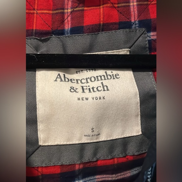 Abercrombie & Fitch puffer vest - Picture 3 of 4